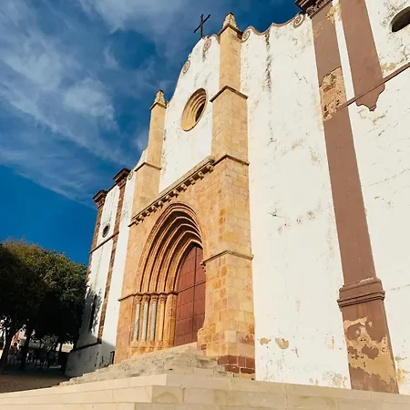 Casa Da Sé Renovated Traditional Townhouse With Courtyard Silves