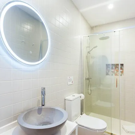 Casa Da Sé Renovated Traditional Townhouse With Courtyard *