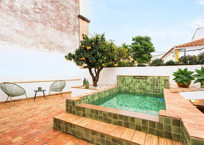 Casa Da Se Renovated Traditional Townhouse With Courtyard